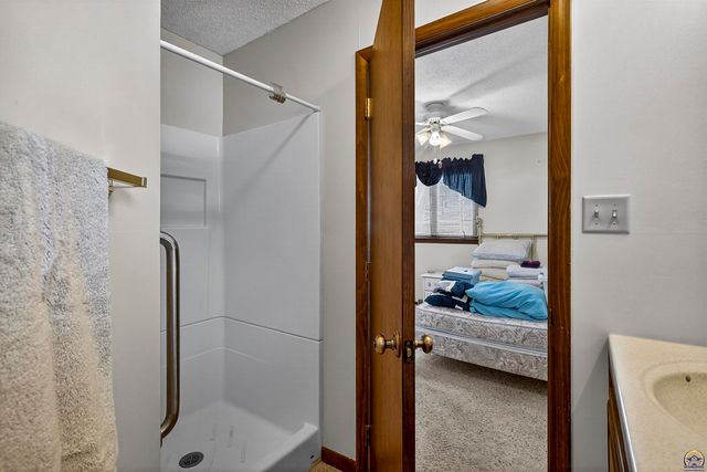 201 Dakota Ave, Holton, KS 66436