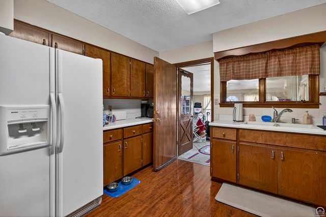 201 Dakota Ave, Holton, KS 66436