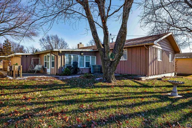 201 Dakota Ave, Holton, KS 66436