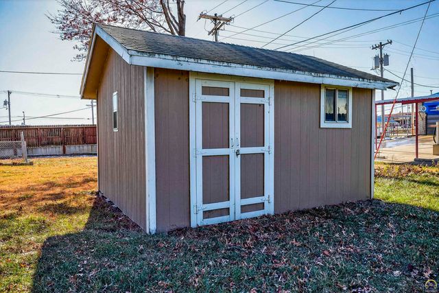 201 Dakota Ave, Holton, KS 66436