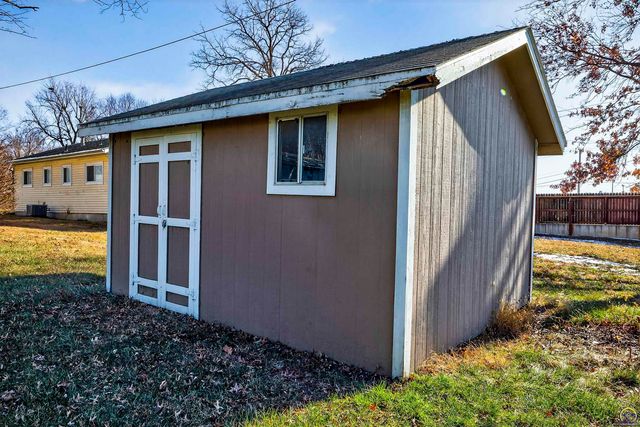 201 Dakota Ave, Holton, KS 66436