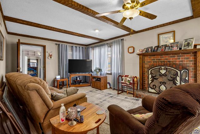 201 Dakota Ave, Holton, KS 66436