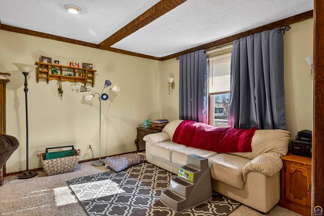 201 Dakota Ave, Holton, KS 66436