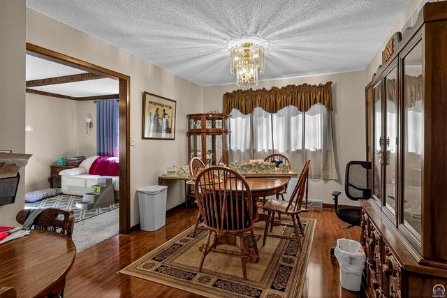 201 Dakota Ave, Holton, KS 66436