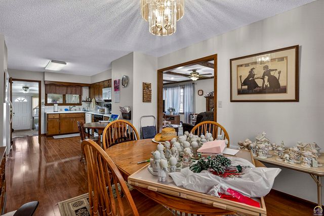 201 Dakota Ave, Holton, KS 66436