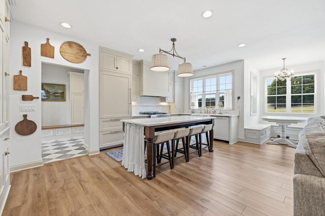 1990 Paradise DRIVE, West Bend, WI 53095