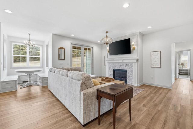 1990 Paradise DRIVE, West Bend, WI 53095