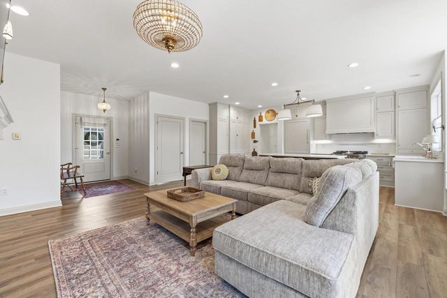 1990 Paradise DRIVE, West Bend, WI 53095