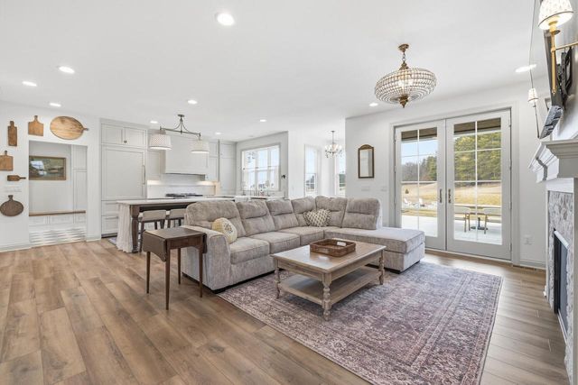 1990 Paradise DRIVE, West Bend, WI 53095