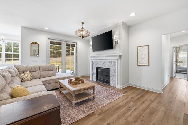 1990 Paradise DRIVE, West Bend, WI 53095