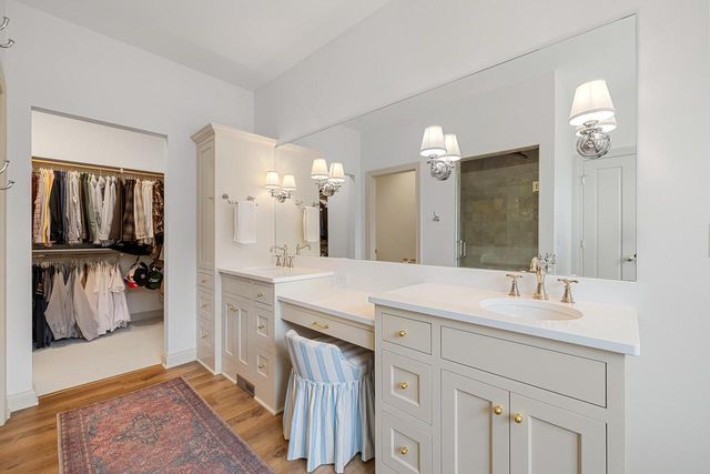 1990 Paradise DRIVE, West Bend, WI 53095