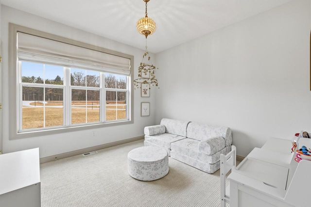 1990 Paradise DRIVE, West Bend, WI 53095