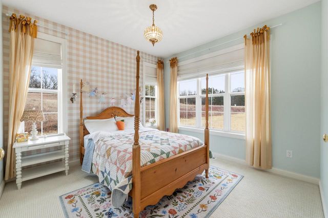 1990 Paradise DRIVE, West Bend, WI 53095