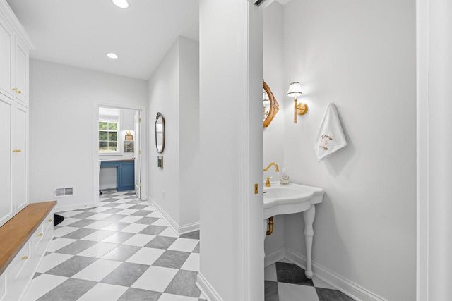 1990 Paradise DRIVE, West Bend, WI 53095