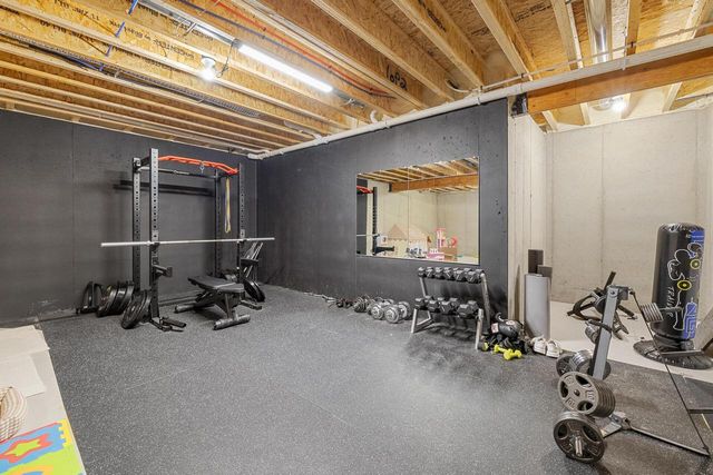 1990 Paradise DRIVE, West Bend, WI 53095