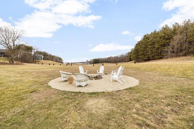 1990 Paradise DRIVE, West Bend, WI 53095