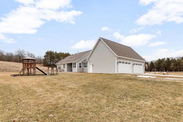 1990 Paradise DRIVE, West Bend, WI 53095
