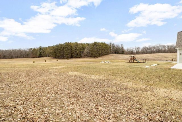 1990 Paradise DRIVE, West Bend, WI 53095