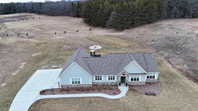 1990 Paradise DRIVE, West Bend, WI 53095