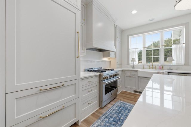 1990 Paradise DRIVE, West Bend, WI 53095