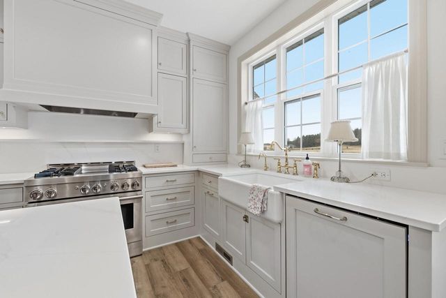 1990 Paradise DRIVE, West Bend, WI 53095