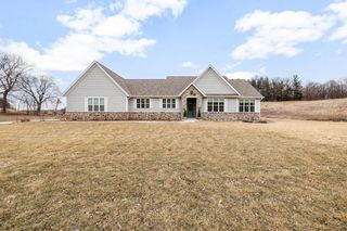 1990 Paradise DRIVE, West Bend, WI 53095
