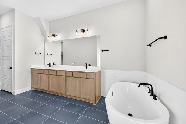 2079 Pine Grove Lane, Arlington, TX 76005