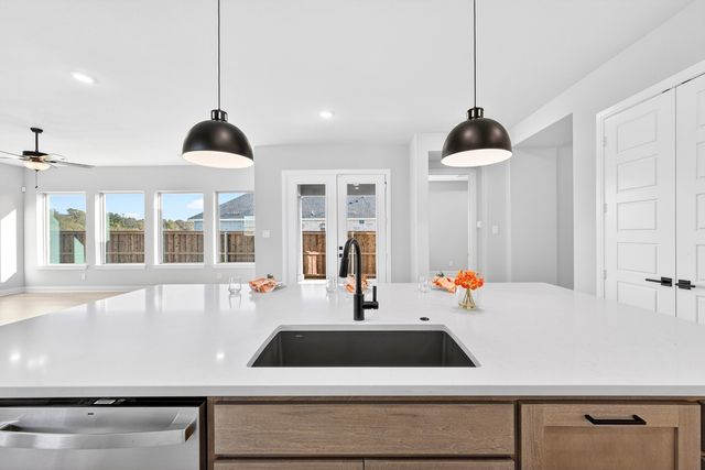 2079 Pine Grove Lane, Arlington, TX 76005