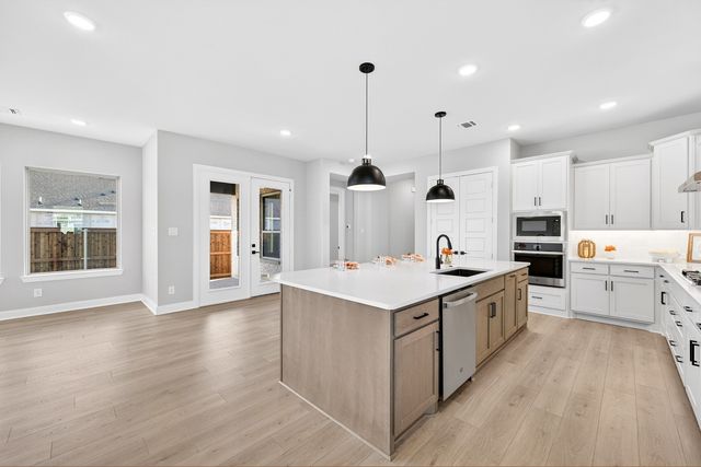 2079 Pine Grove Lane, Arlington, TX 76005