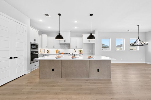 2079 Pine Grove Lane, Arlington, TX 76005