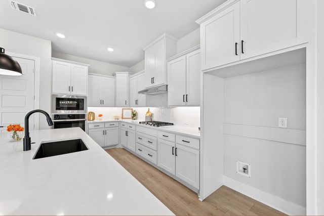 2079 Pine Grove Lane, Arlington, TX 76005