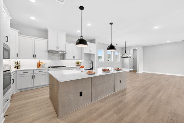 2079 Pine Grove Lane, Arlington, TX 76005