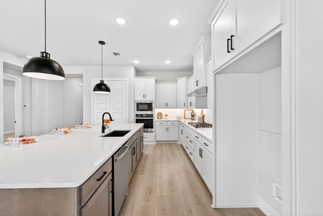 2079 Pine Grove Lane, Arlington, TX 76005