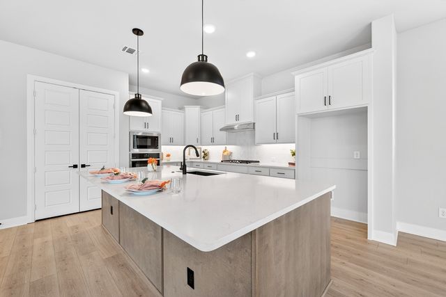 2079 Pine Grove Lane, Arlington, TX 76005