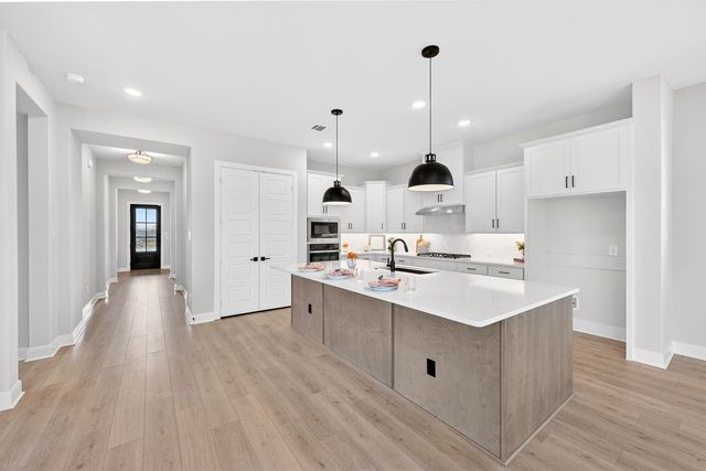 2079 Pine Grove Lane, Arlington, TX 76005