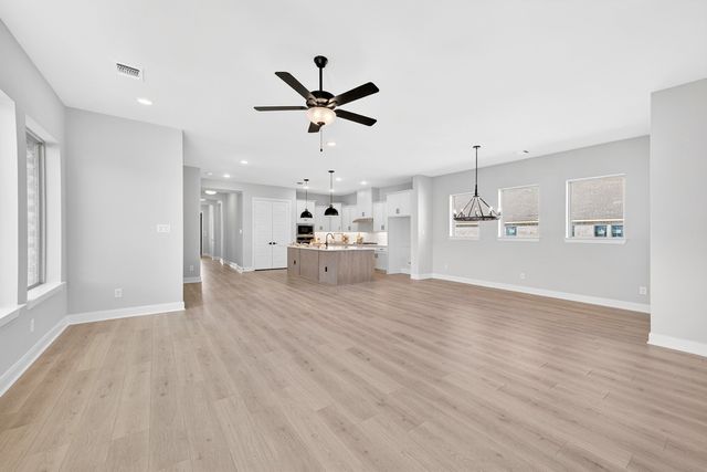 2079 Pine Grove Lane, Arlington, TX 76005