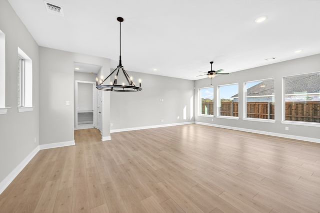 2079 Pine Grove Lane, Arlington, TX 76005