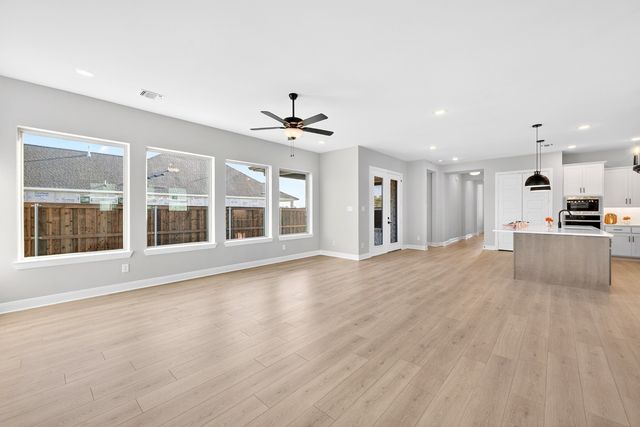 2079 Pine Grove Lane, Arlington, TX 76005