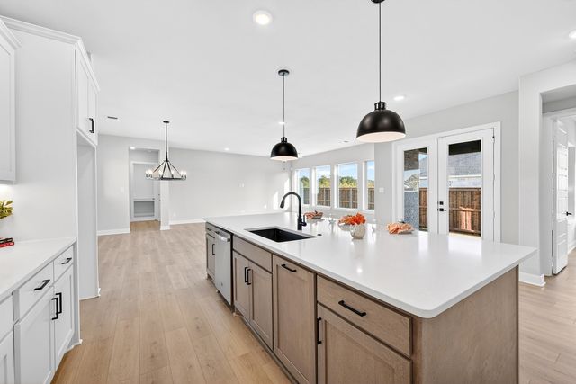 2079 Pine Grove Lane, Arlington, TX 76005