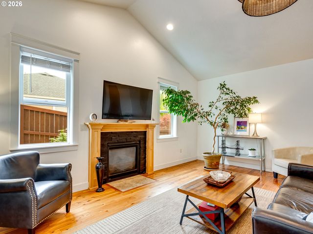 2695 Nw MT ASHLAND Dr, Mc Minnville, OR 97128