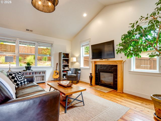 2695 Nw MT ASHLAND Dr, Mc Minnville, OR 97128