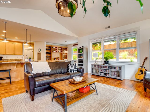 2695 Nw MT ASHLAND Dr, Mc Minnville, OR 97128