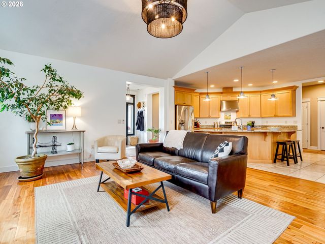 2695 Nw MT ASHLAND Dr, Mc Minnville, OR 97128