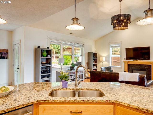 2695 Nw MT ASHLAND Dr, Mc Minnville, OR 97128