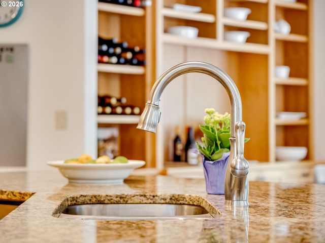 2695 Nw MT ASHLAND Dr, Mc Minnville, OR 97128