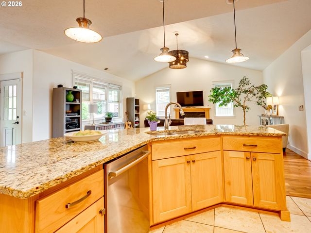 2695 Nw MT ASHLAND Dr, Mc Minnville, OR 97128