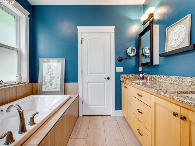 2695 Nw MT ASHLAND Dr, Mc Minnville, OR 97128