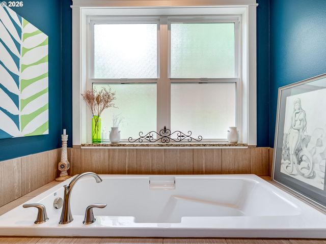 2695 Nw MT ASHLAND Dr, Mc Minnville, OR 97128