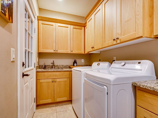 2695 Nw MT ASHLAND Dr, Mc Minnville, OR 97128