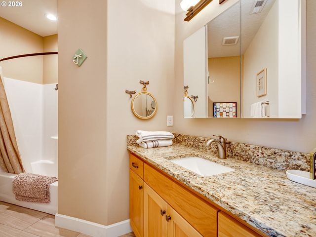 2695 Nw MT ASHLAND Dr, Mc Minnville, OR 97128